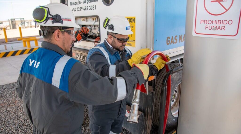 Innovación en Vaca Muerta: YPF utiliza GNC para optimizar su producción