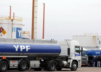 YPF aumentará 20% sus inversiones en 2026 pese a la caída del precio del petróleo y financiará el plan con venta de activos