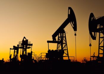 El petróleo cae por expectativas de mayores inventarios y la presión de nuevas tensiones geopolíticas