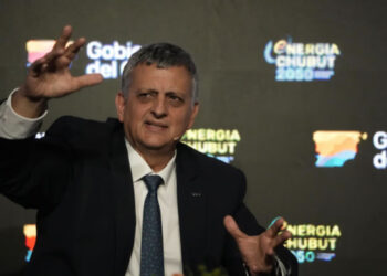 YPF asegura que el impacto de la guerra en el surtidor es «mínimo» pese a que el crudo superó los US$ 100