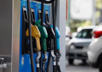 Guerra en Medio Oriente: ¿Cómo impactará la subida del petróleo en los surtidores de Argentina?