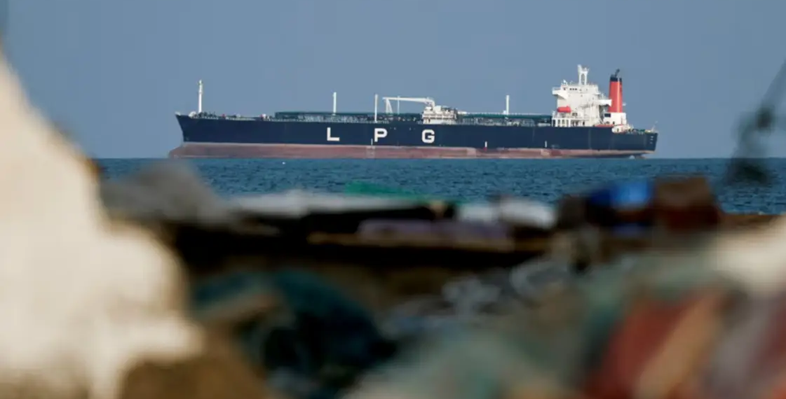 Tensión global: el petróleo cae un 6% por el plan de paz de Trump, pero Irán desmiente el acuerdo