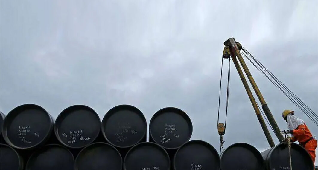 EE. UU. no renovará el permiso para vender petróleo iraní y advierte a bancos sobre sanciones secundarias