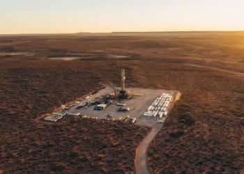 YPF asume la titularidad de tres áreas hidrocarburíferas en Neuquén para impulsar el proyecto Argentina GNL