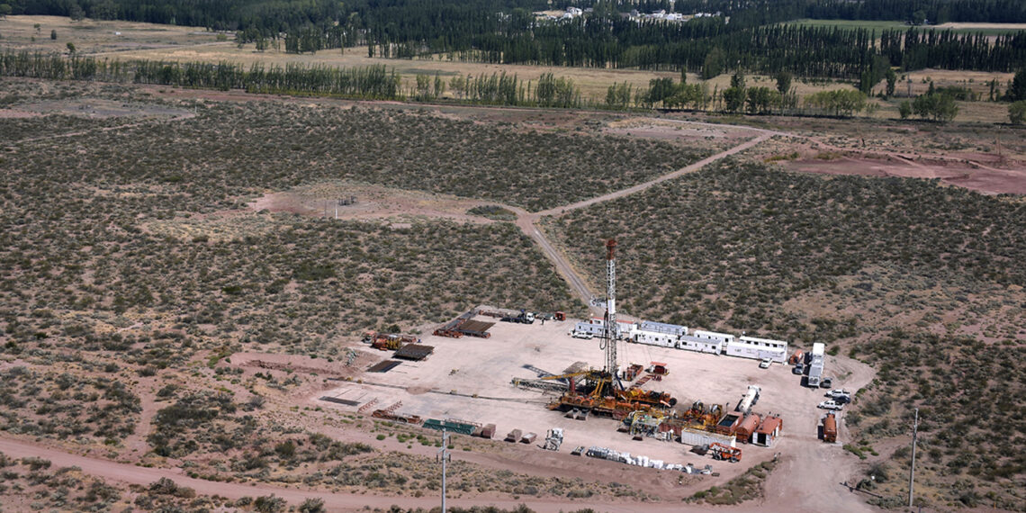 Tecpetrol y GyP invertirán USD 2.400 millones en un megaproyecto petrolero que ingresará al RIGI