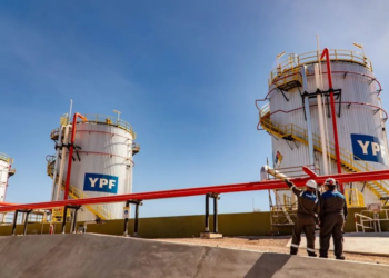 YPF cerró 2025 con pérdida billonaria pese a su mejor año operativo en Vaca Muerta: qué pasó con el balance